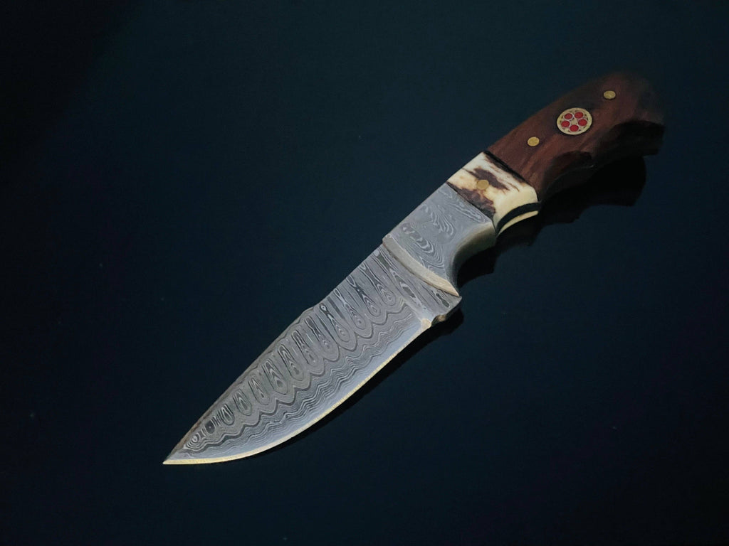 DAMASCUS STEEL FIXED BLADE KNIFE WITH WALNUT & STAG HORN HANd