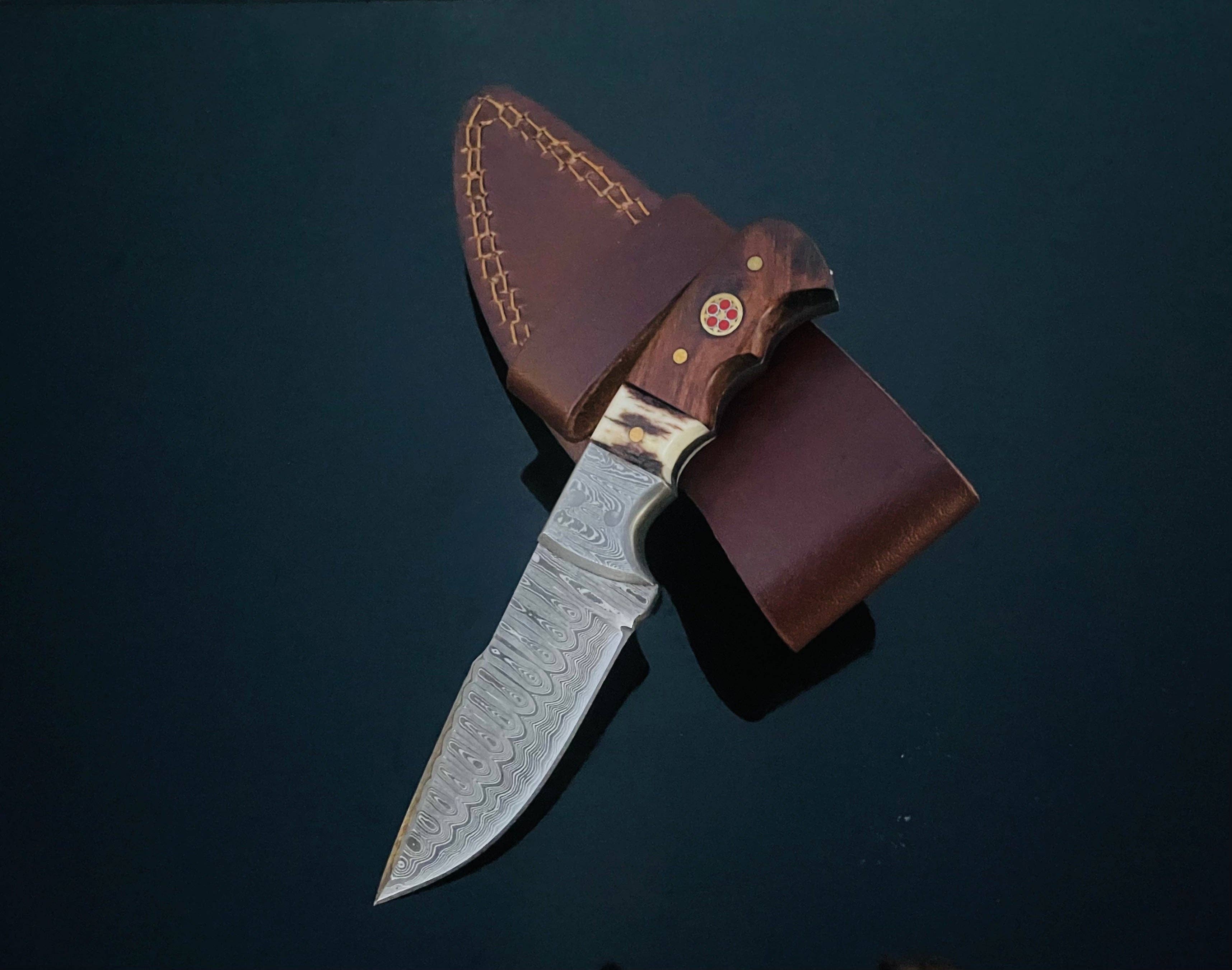 DAMASCUS STEEL FIXED BLADE KNIFE WITH WALNUT & STAG HORN HAN